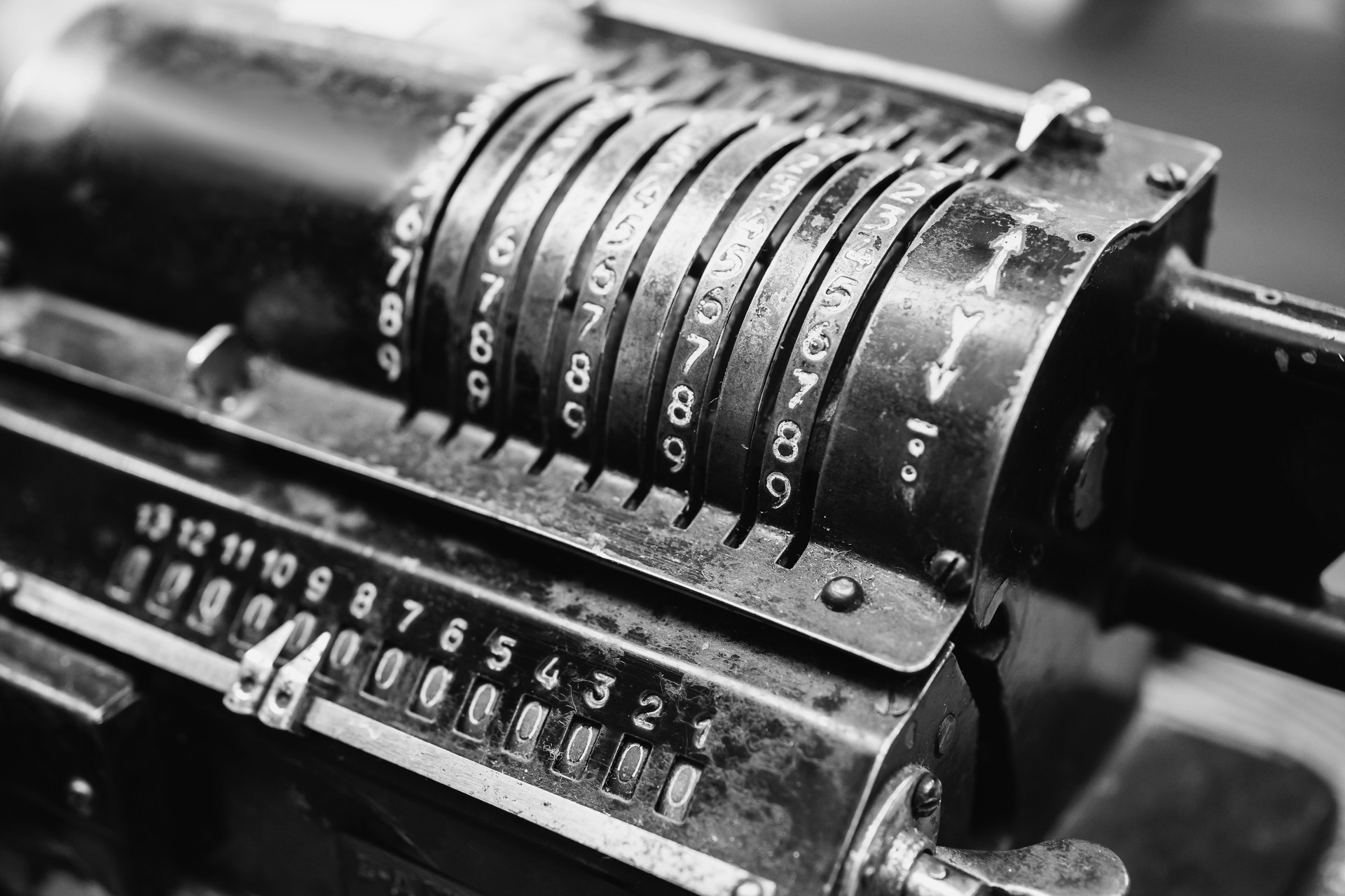 Old mechanical calculator. Accountant and bookkeeper.Accounting, Bookkeeping, small business, accounts receivable, accounts payable. In Mesa Arizona, Tempe Arizona, Chandler Arizona, Phoenix Arizona, Gilbert Arizona